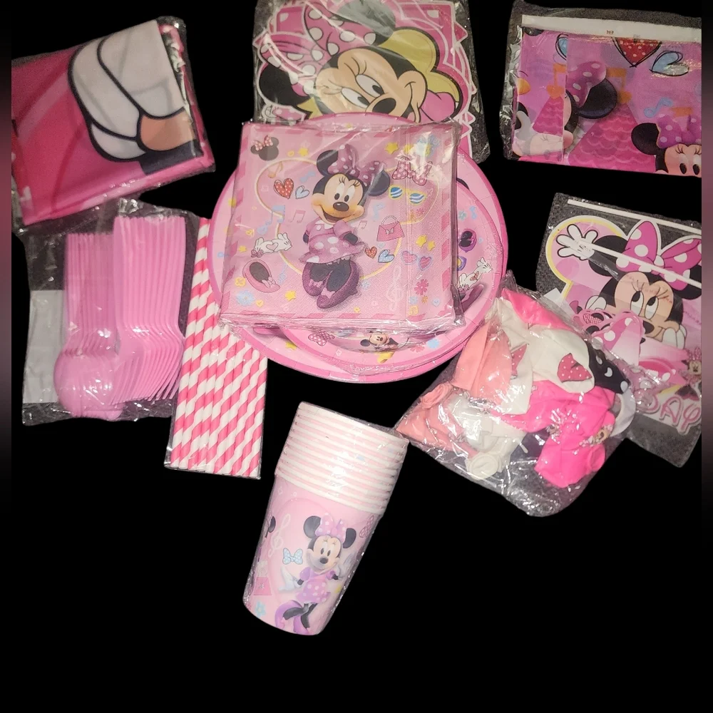 Minnie Mouse Pink Party Tableware Set Plus More. Nwt